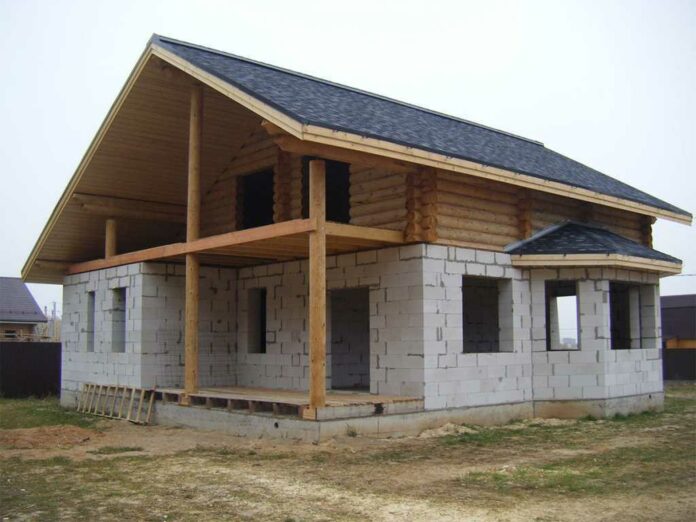 Сравнение различных строительных материалов для постройки загородного дома — пеноблок, газоблок и клееный брус